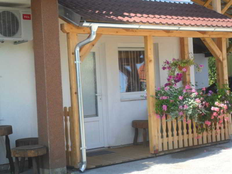 Guesthouse Sara Grabovac  Ngoại thất bức ảnh