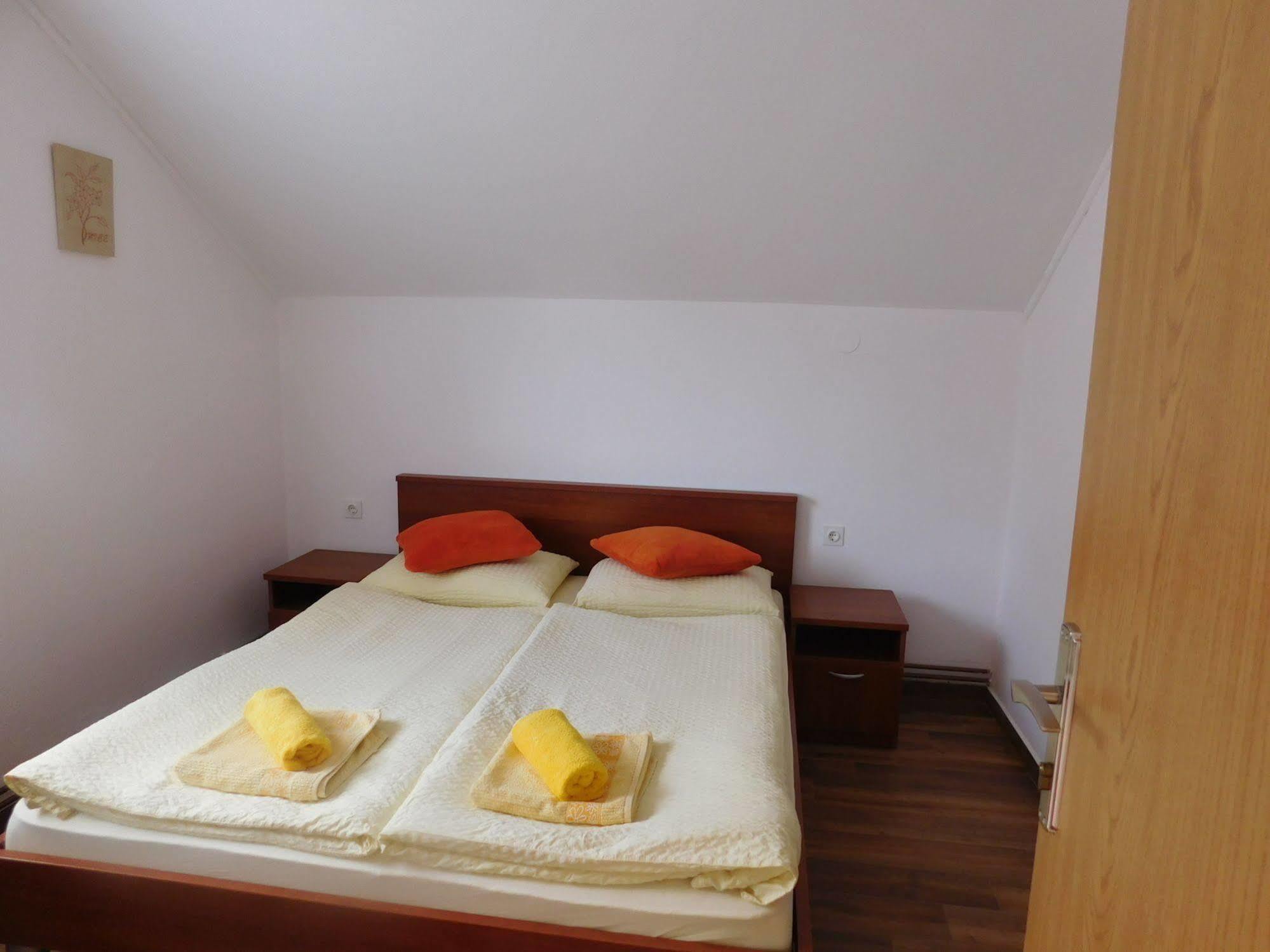 Guesthouse Sara Grabovac  Ngoại thất bức ảnh