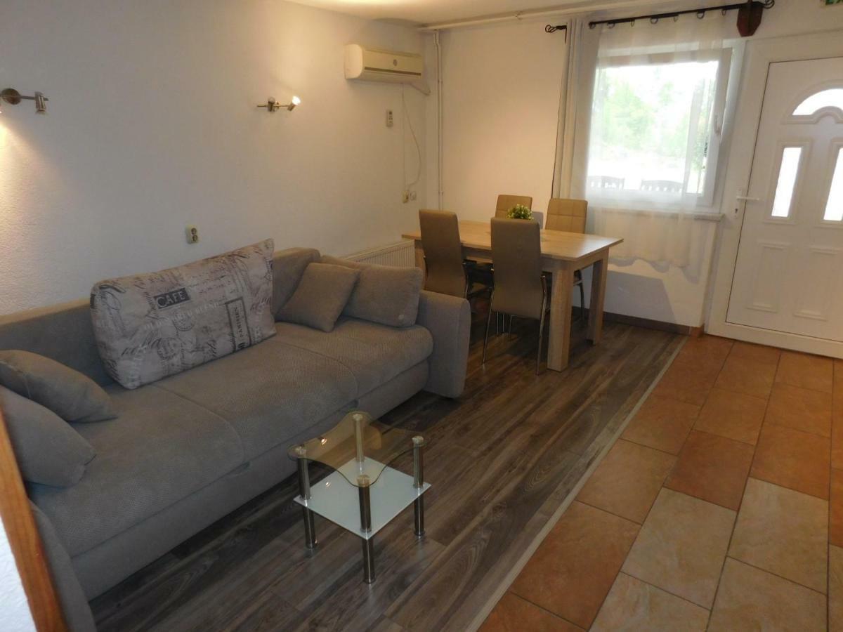 Guesthouse Sara Grabovac  Ngoại thất bức ảnh